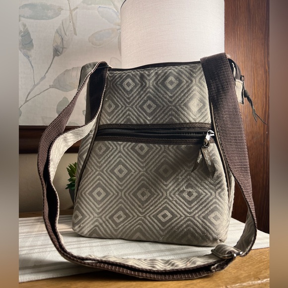 THIRTY ONE Retro Metro Crossbody Purse Grey Geo - Picture 1 of 4